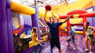 Planning-the-Perfect-Birthday-Party-at-an-Indoor-Bounce-Facility